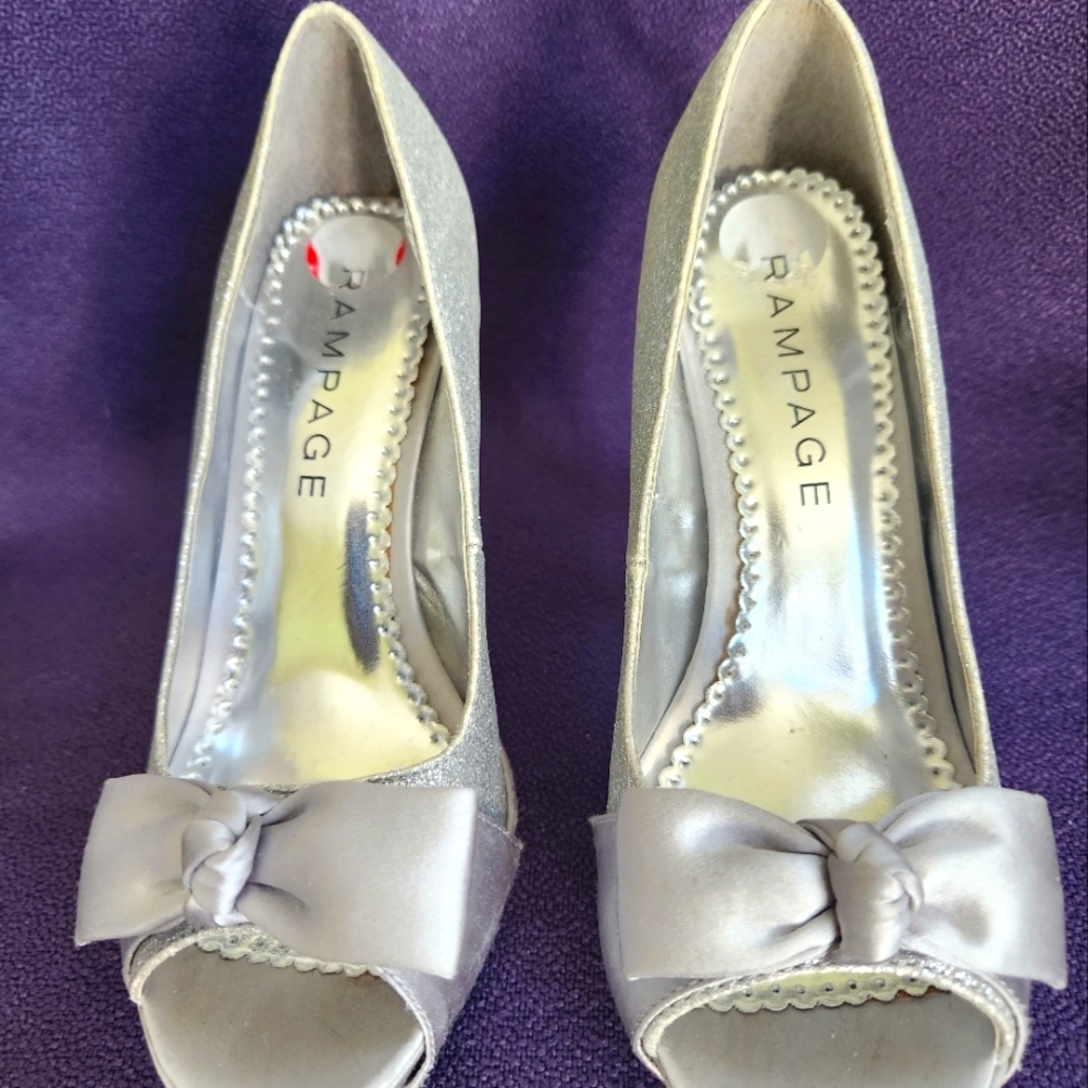 Rampage silver peep toe pumps 6M